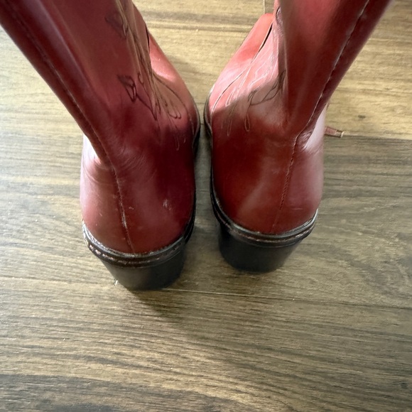 Gianni Bini Red Heeled Boots Sleek Suede Design - Picture 4 of 9